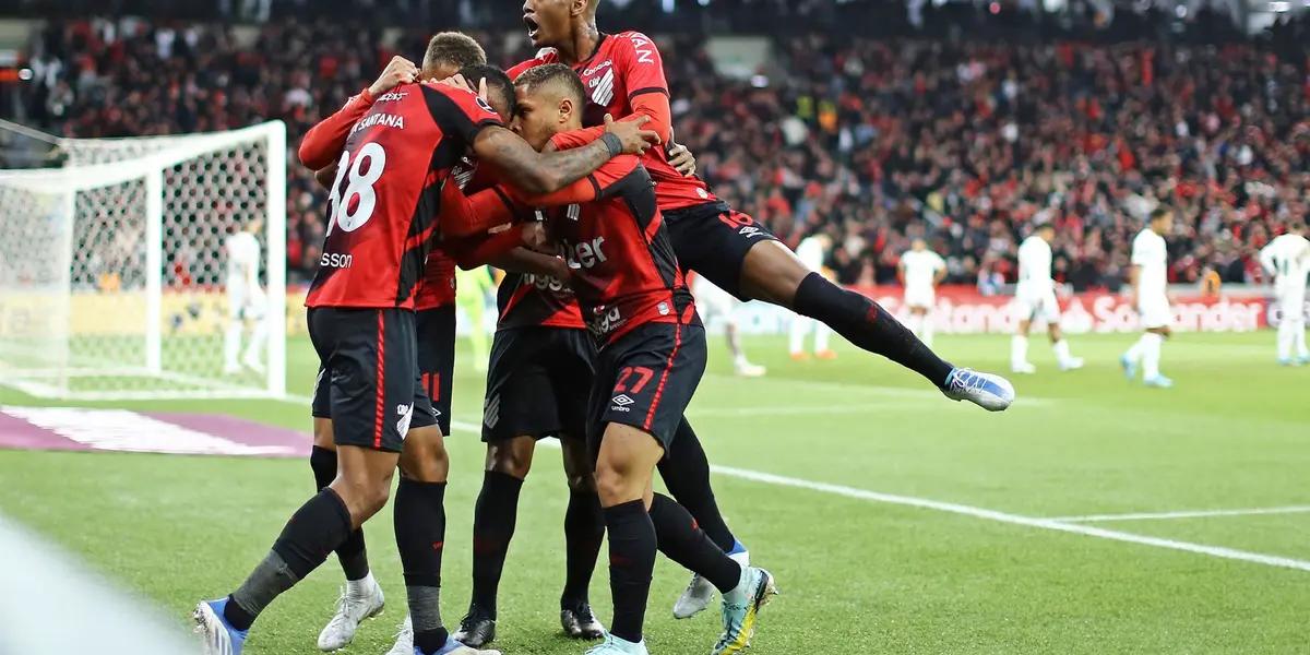 Jogadores do Furacão comemoram