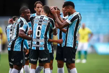 Jogadores do Grêmio comemoram