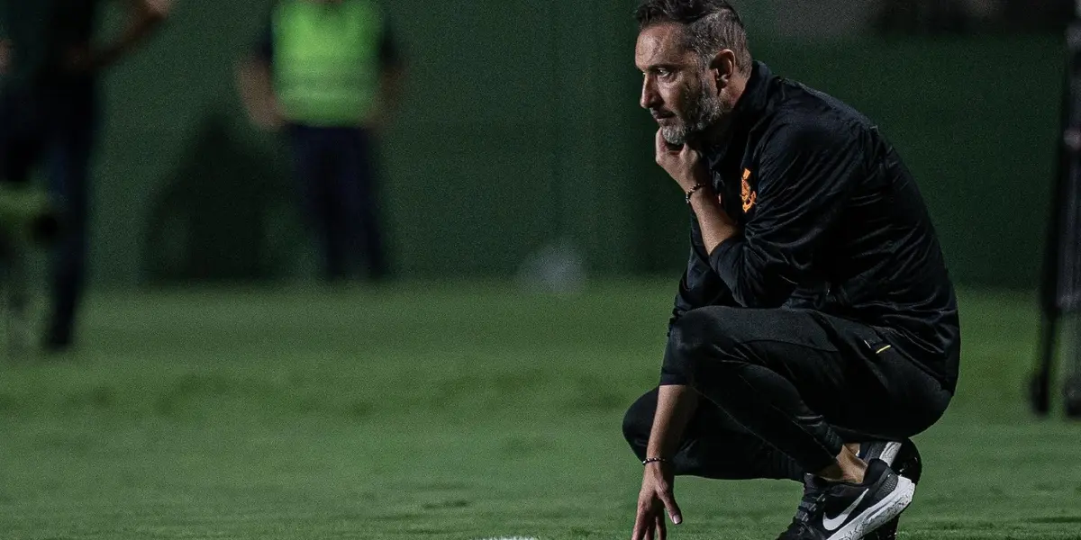 Português e diretoria ainda não se pronunciaram sobre a renovação do contrato do treinador 