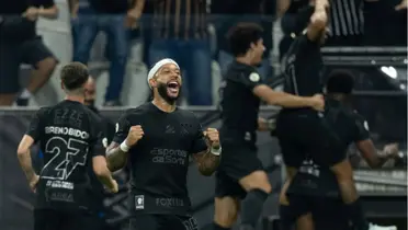 Memphis Depay comemorando um gol. Foto: Instagram