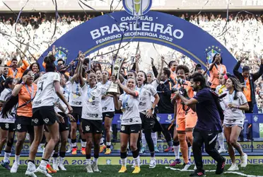 A lateral Tamires, uma das líderes do elenco do Corinthians Feminino, falou sobre a conquista do Tri.