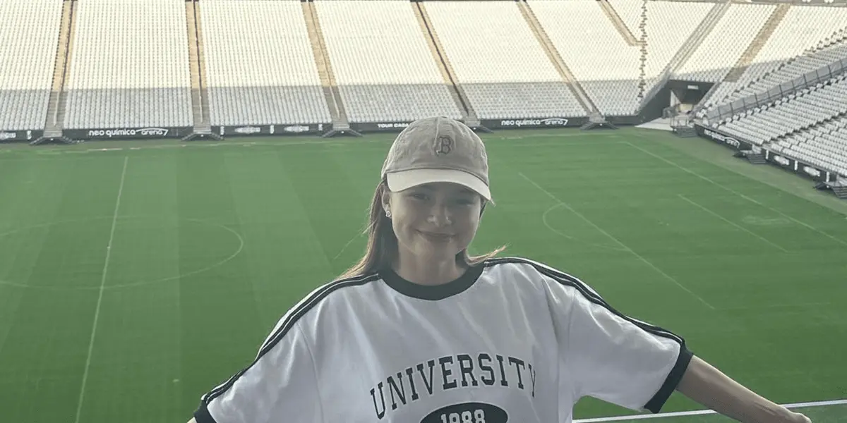 Becky Armstrong visitou o estádio do Corinthians em sua passagem pelo Brasil