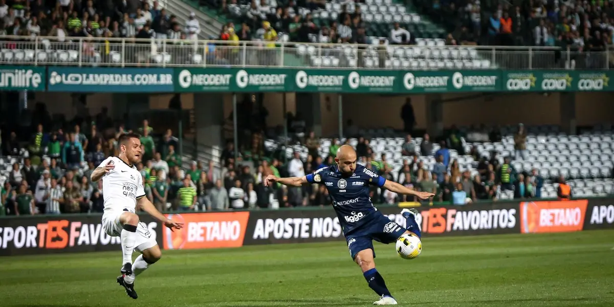 Bruno Mendéz foi expulso ainda no primeiro tempo, logo após sofrer o segundo gol, mas na segunda etapa conseguiu empatar com Yuri Alberto