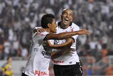 Comparando a atual dupla de ataque do Corinthians jogando junto comparado com a dupla campeã da Libertadores e do Mundial