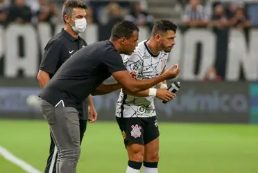 Corinthians perdeu para o Argentino Juniors na última quarta-feira por 1 a 0 e situação de Fernando Lázaro vem se estreitando no timão