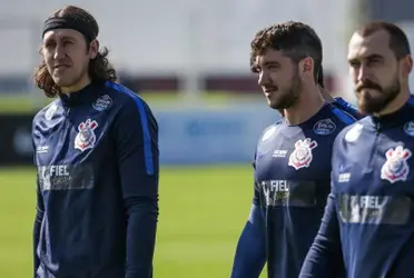 Goleiros do Corinthians em treinamento