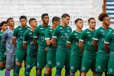 Jogadores do Goiás perfilados