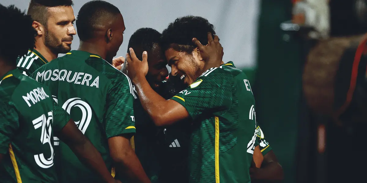 Jogadores do Portland comemoram