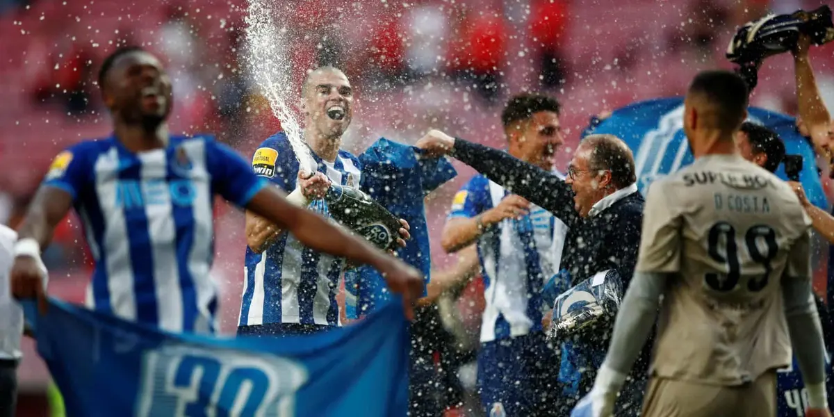 Jogadores do Porto comemoram conquista