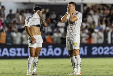 Jogadores do Santos após o rebaixamento