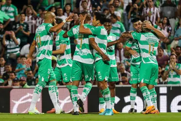 Jogadores do Santos Laguna comemoram