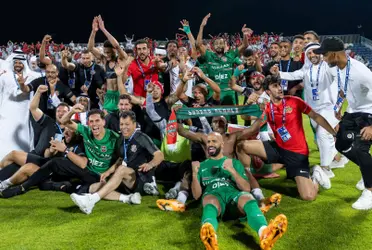 Jogadores do Shabab Al Ahli comemoram