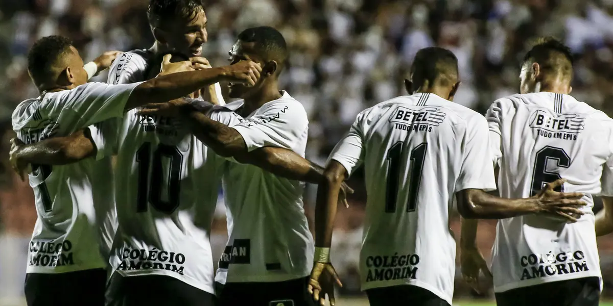 Jogadores do Timão comemoram gol marcado na Copinha