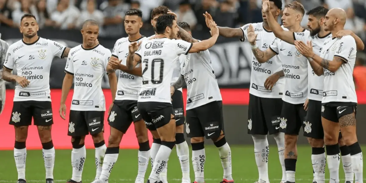 O perna de pau que ninguém entende como chegou ao Corinthians e virou titular de Luxemburgo 