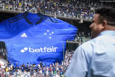 Ronaldo contempla torcida do Cruzeiro