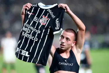 Ryan exibe camisa do Timão