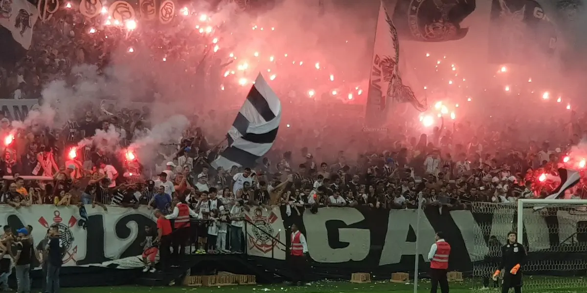 Torcida do Corinthians em festa